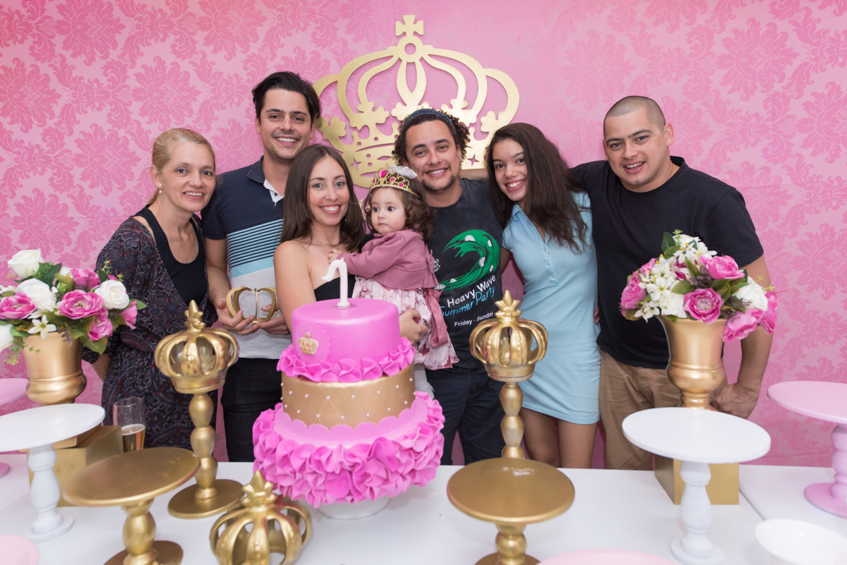Família se junta para foto do aniversário da Duda