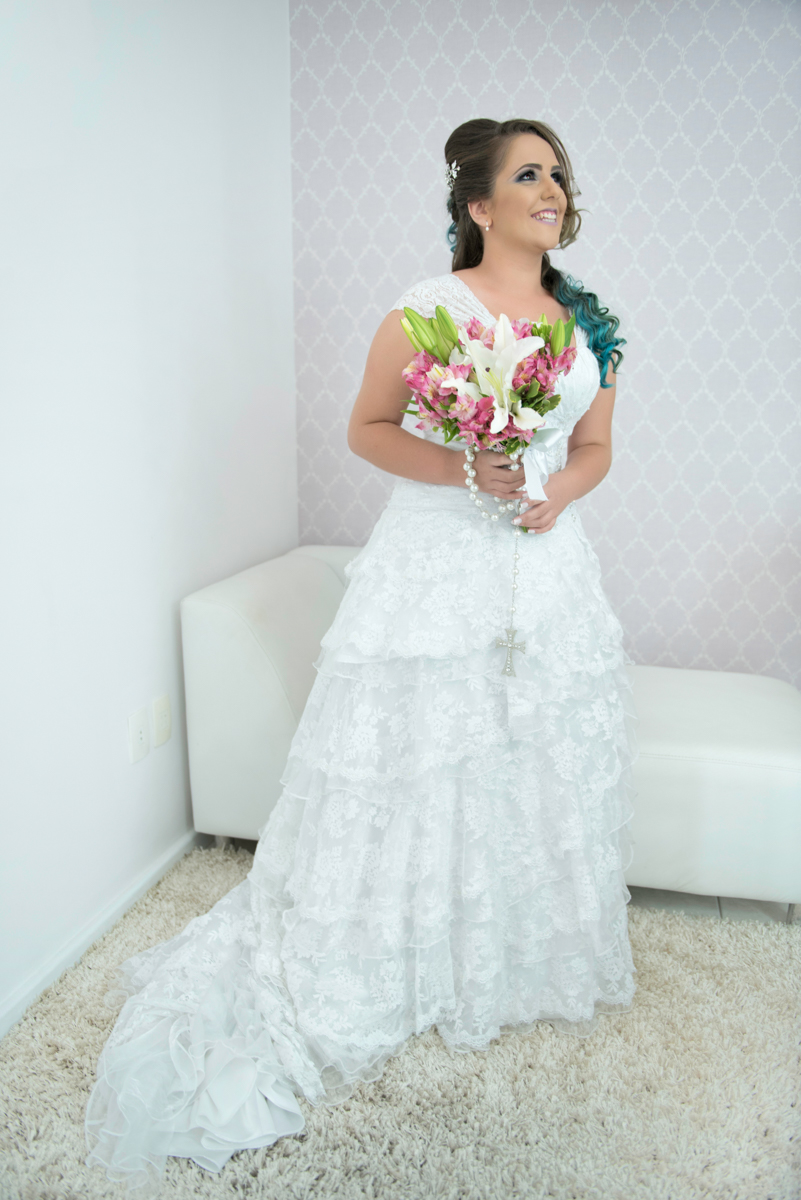 Luz natural nesta foto feita da noiva por Marcio Janousek no salão de beleza