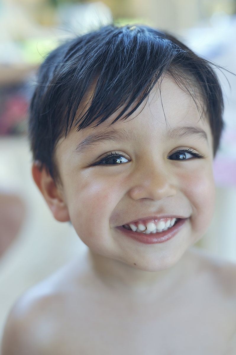 Sorriso do menino bonito