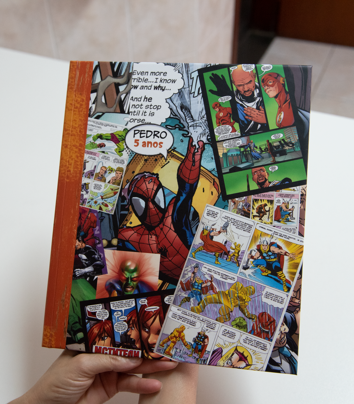 fotolivro com o tema da festa do aniversário