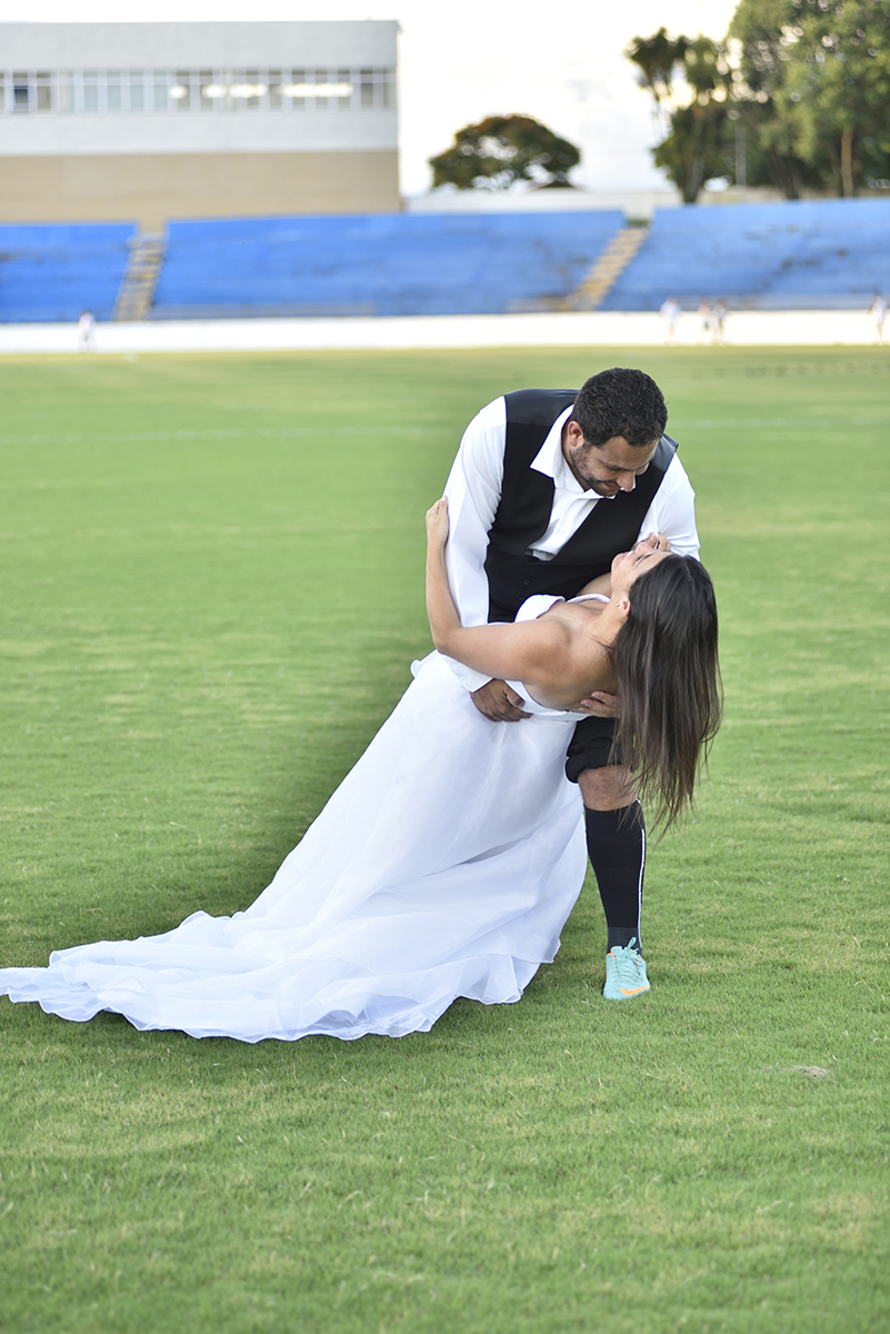 drible do casal em cena de amor , ensaio externo pre wedding em SJC