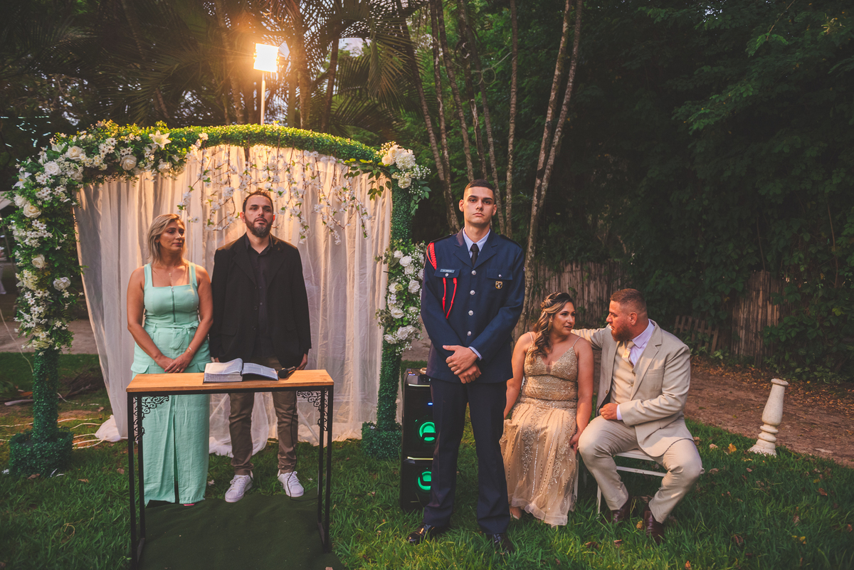 Fotógrafo de casamento disponível