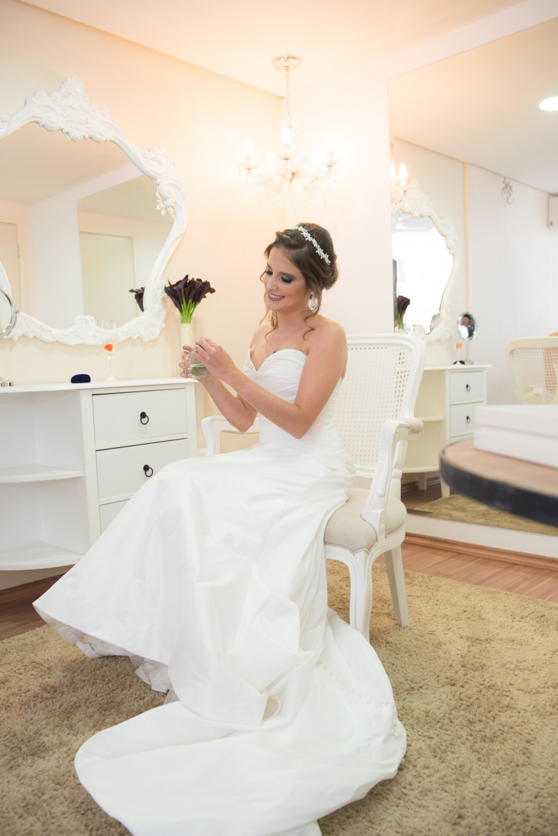 A noiva estava bem tranquila nos preparos de seu casamento