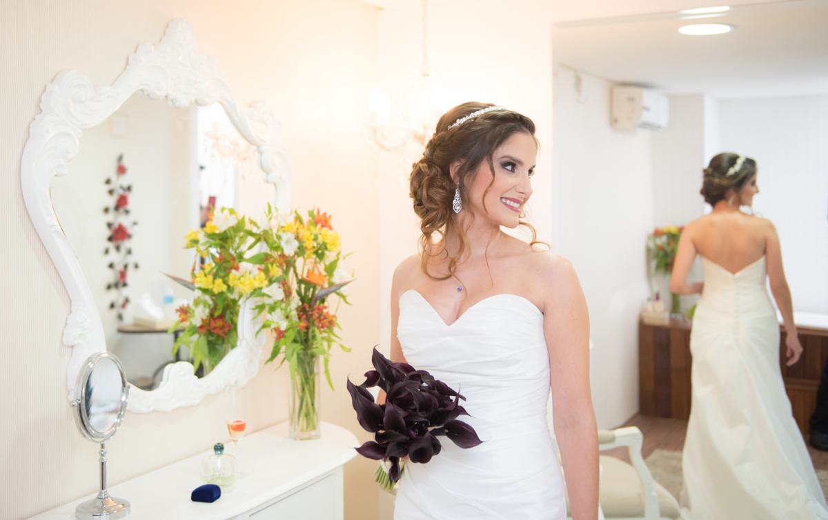 Ela posa para o cinegrafista