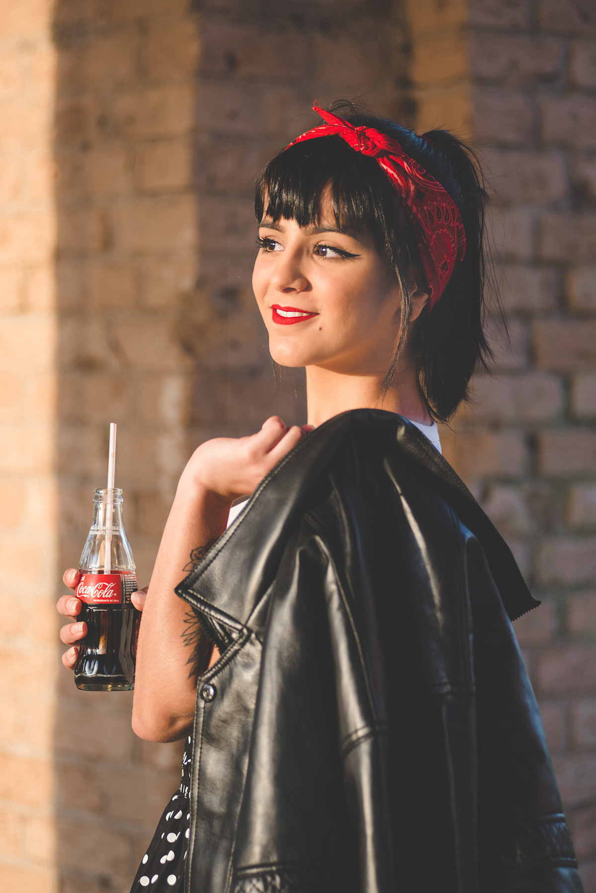 Paquera no por do sol no ensaio externo em sao jose