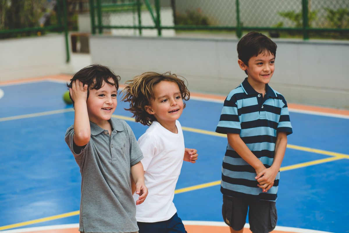Torcida vibrando - fotoJanousek Photos - fotógrafo de aniversário infantil em São José dos Campos - quadra de esportes