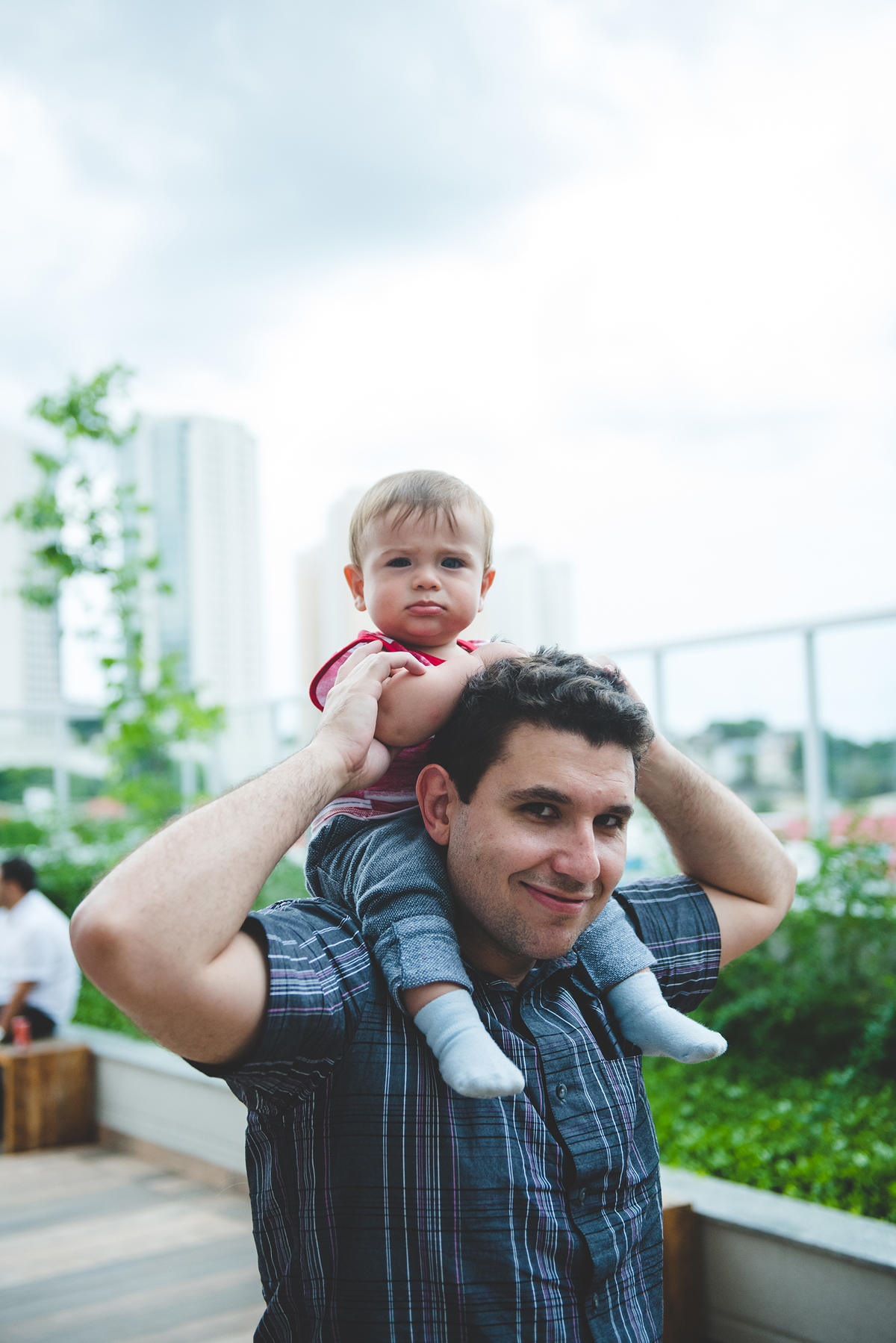 No colo do pai em aniversario infantil sjc -sp
