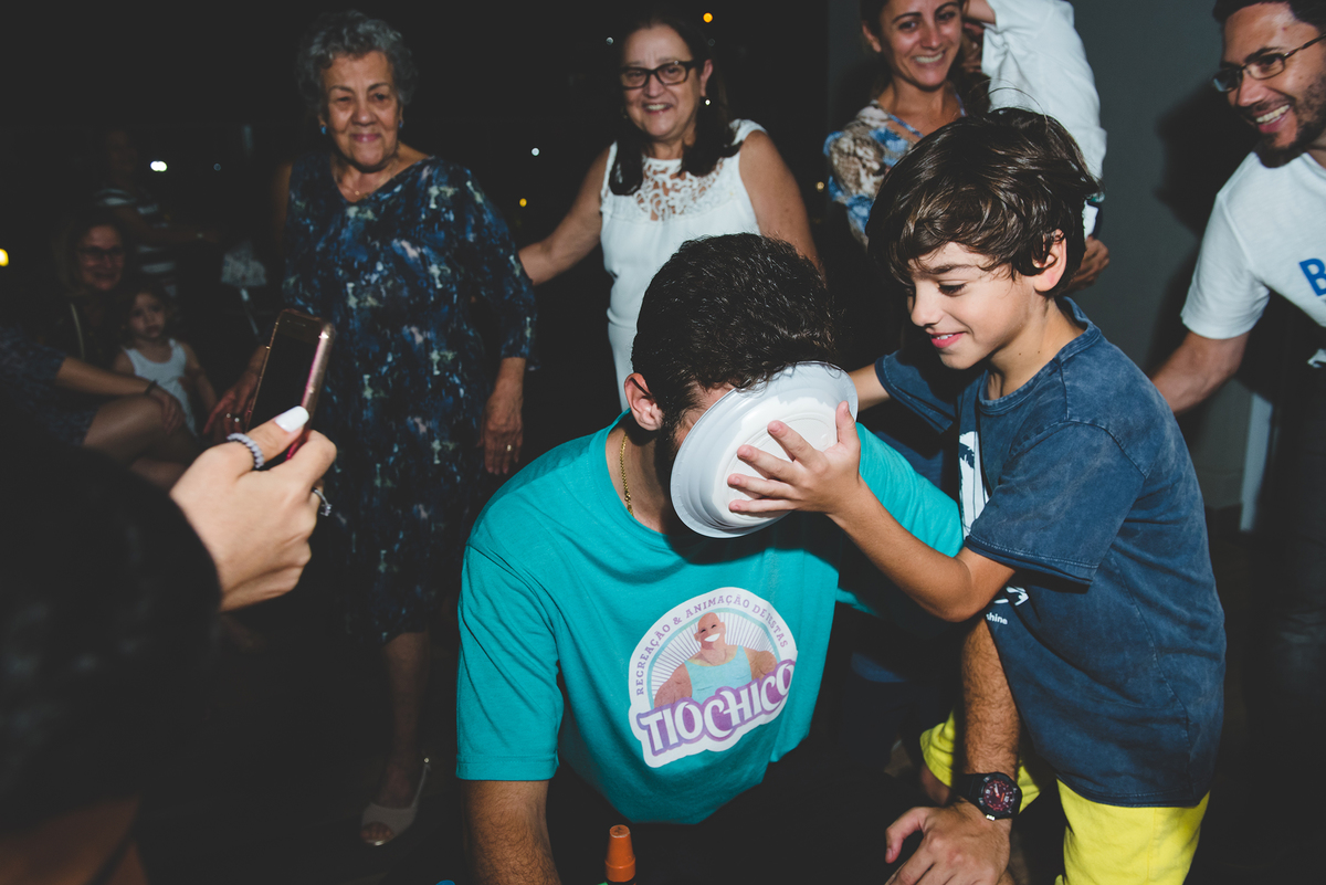 festa infantil com bolo na cara
