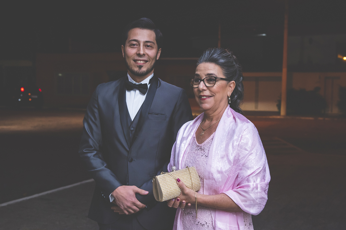Mãe do noivo e noivo ao clique de Ma´rcio Janousek