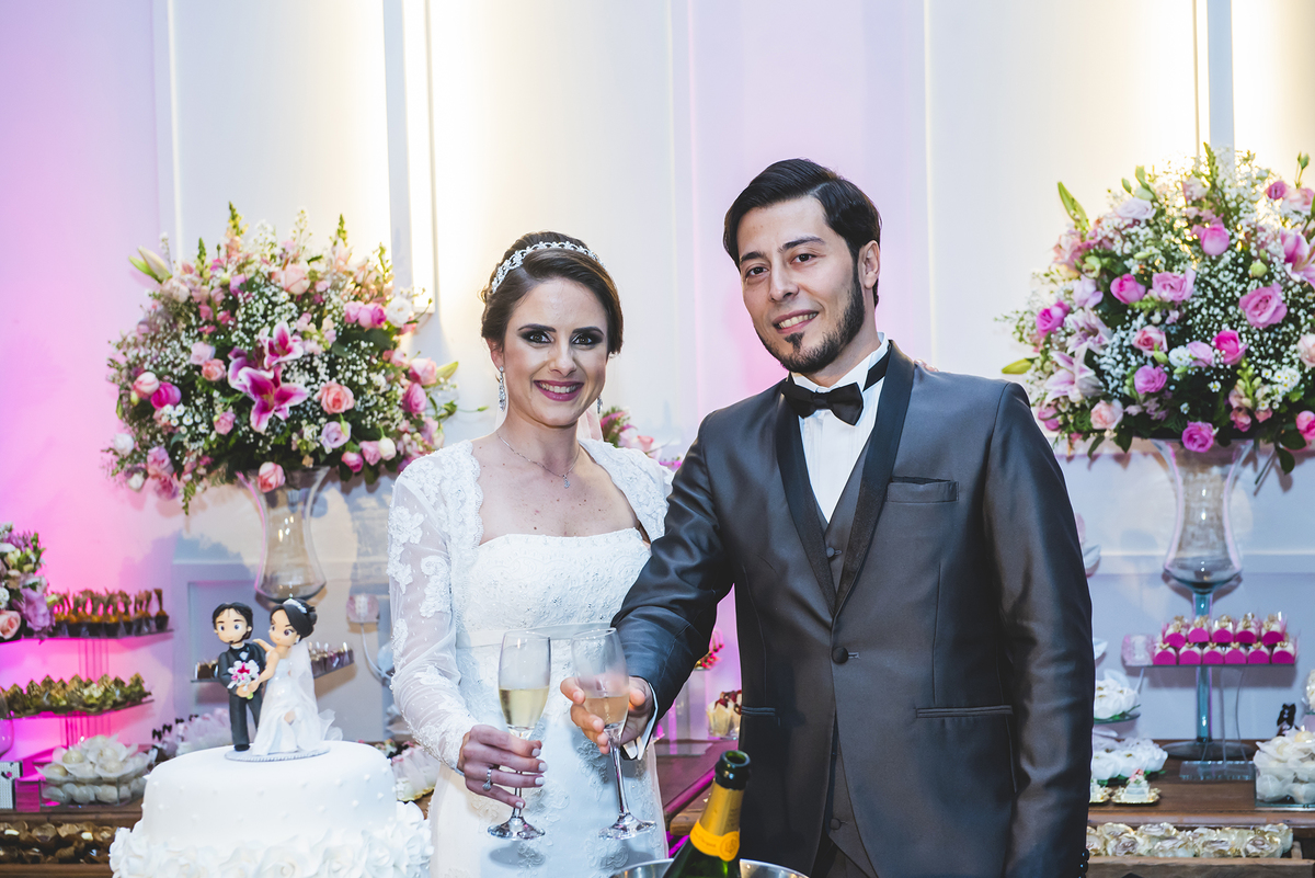 contando a história desse lindo sonho. no dia do casamento deles