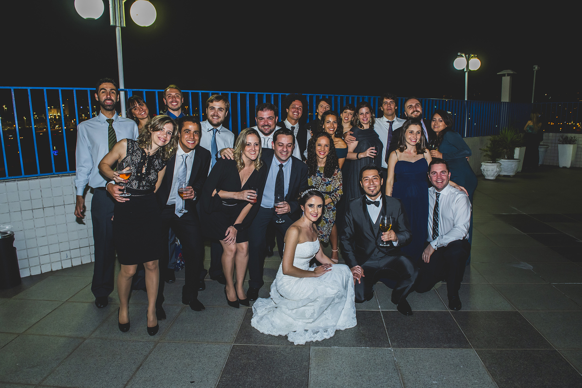 Foto de grupo em festa de casamento na APVE em SJCampos