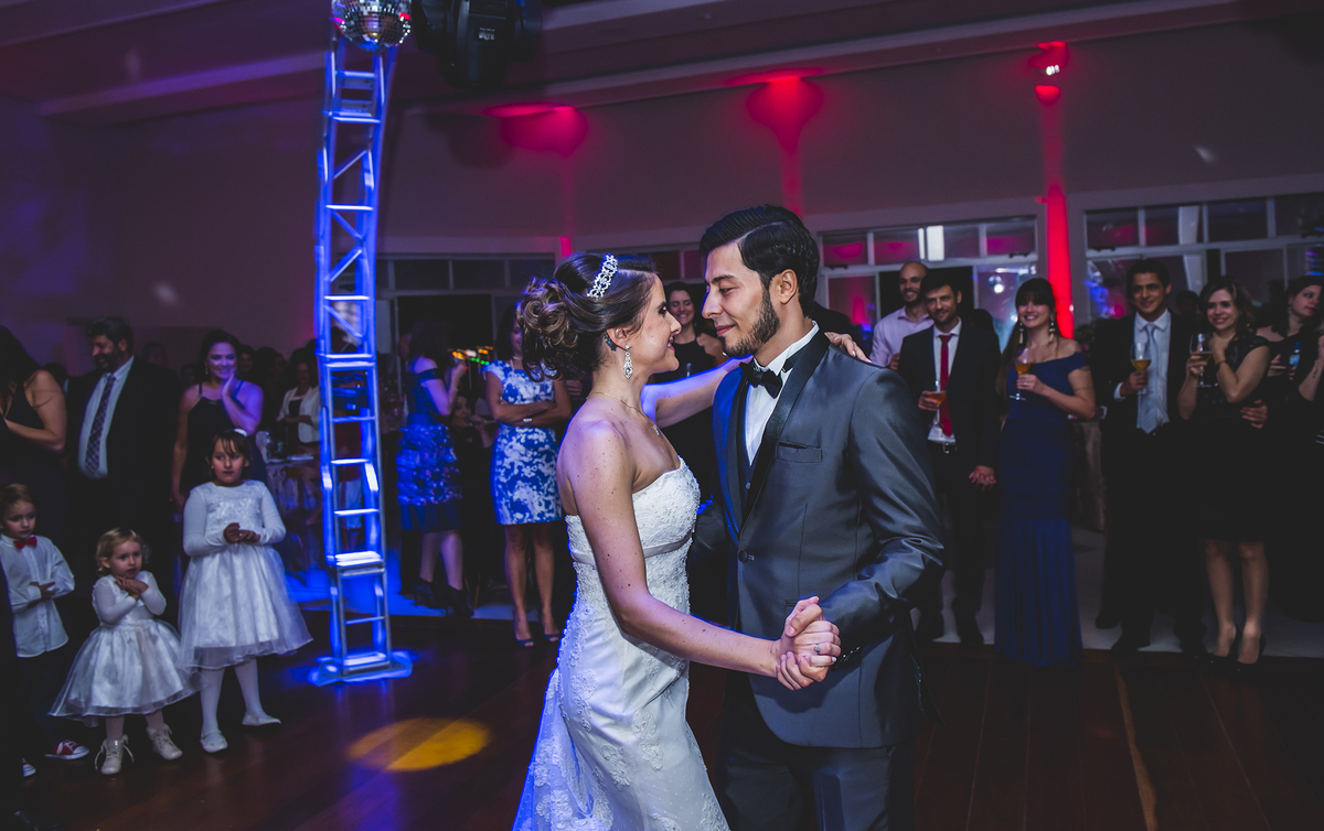 dança de entrada dos noivos no clube da ADC