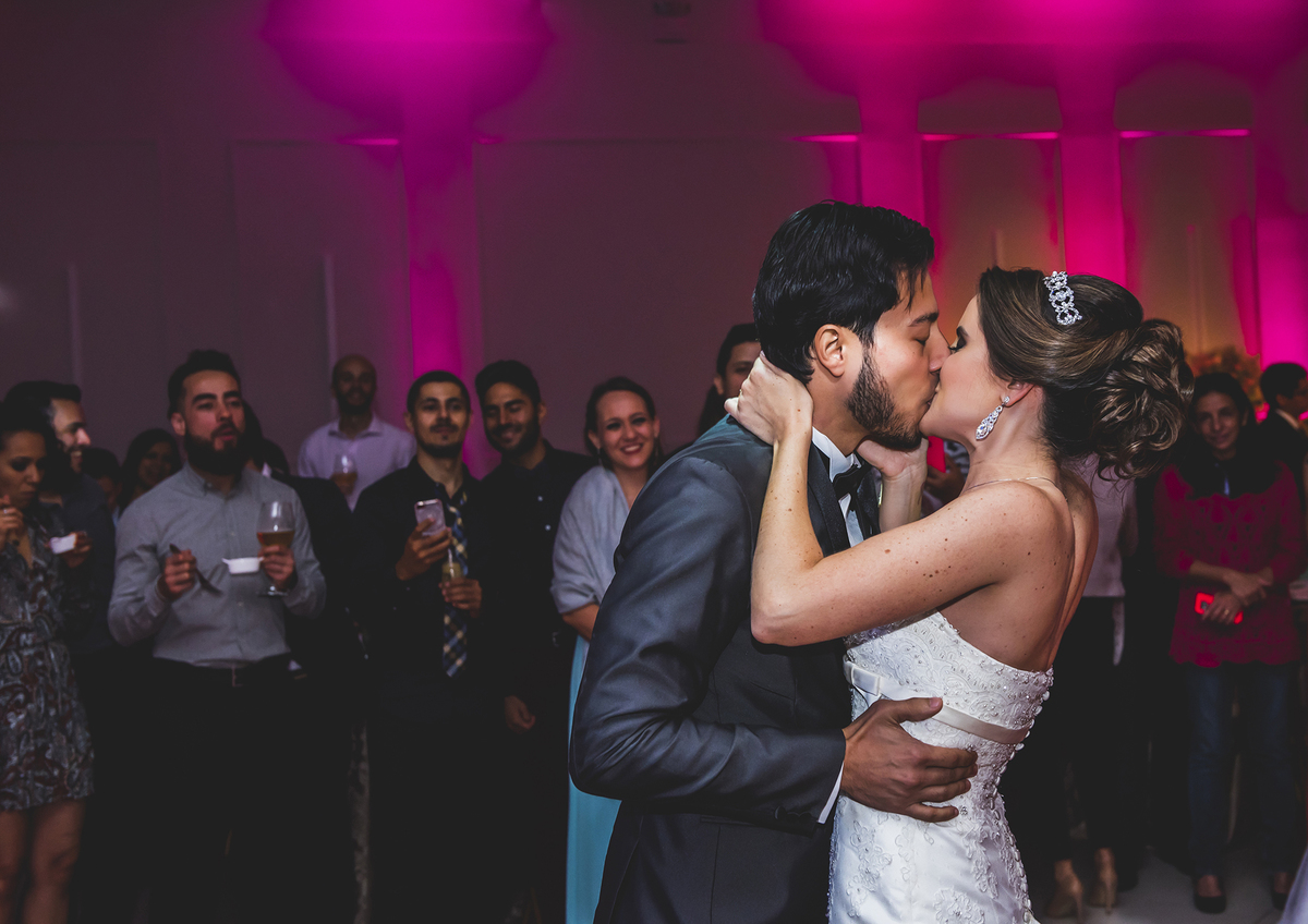 BEIJO NA DANÇA DO CASAL