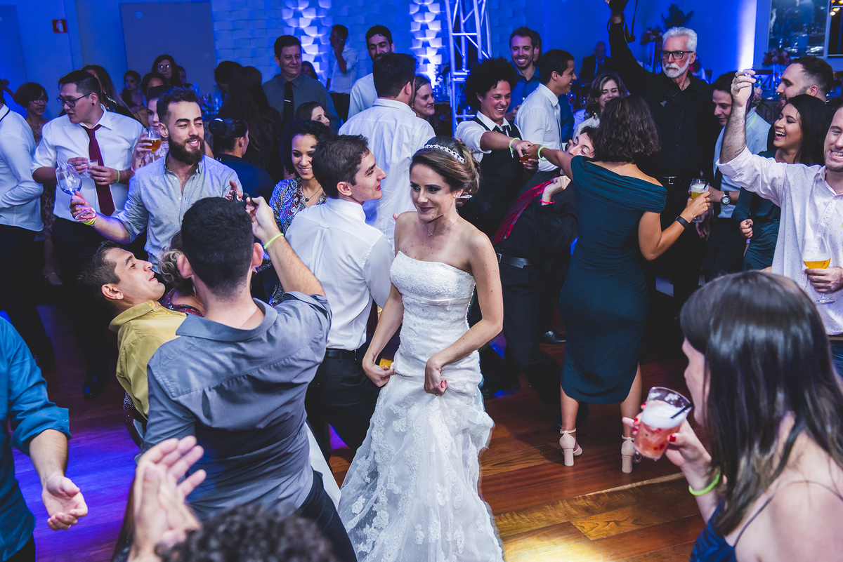 convidados pra lá de animados, pois a noite seguiu com muita festa