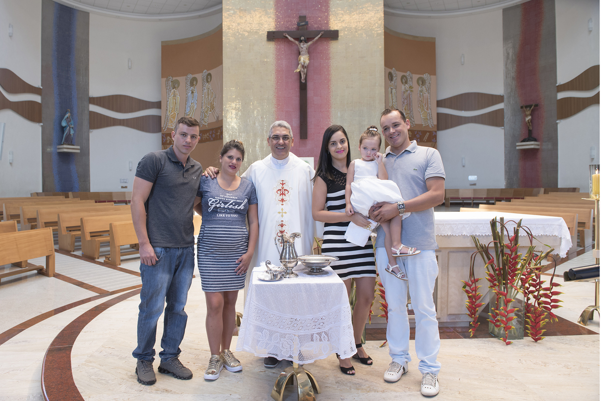 Foto da família com Diácono Alexandre Magno de Andrade