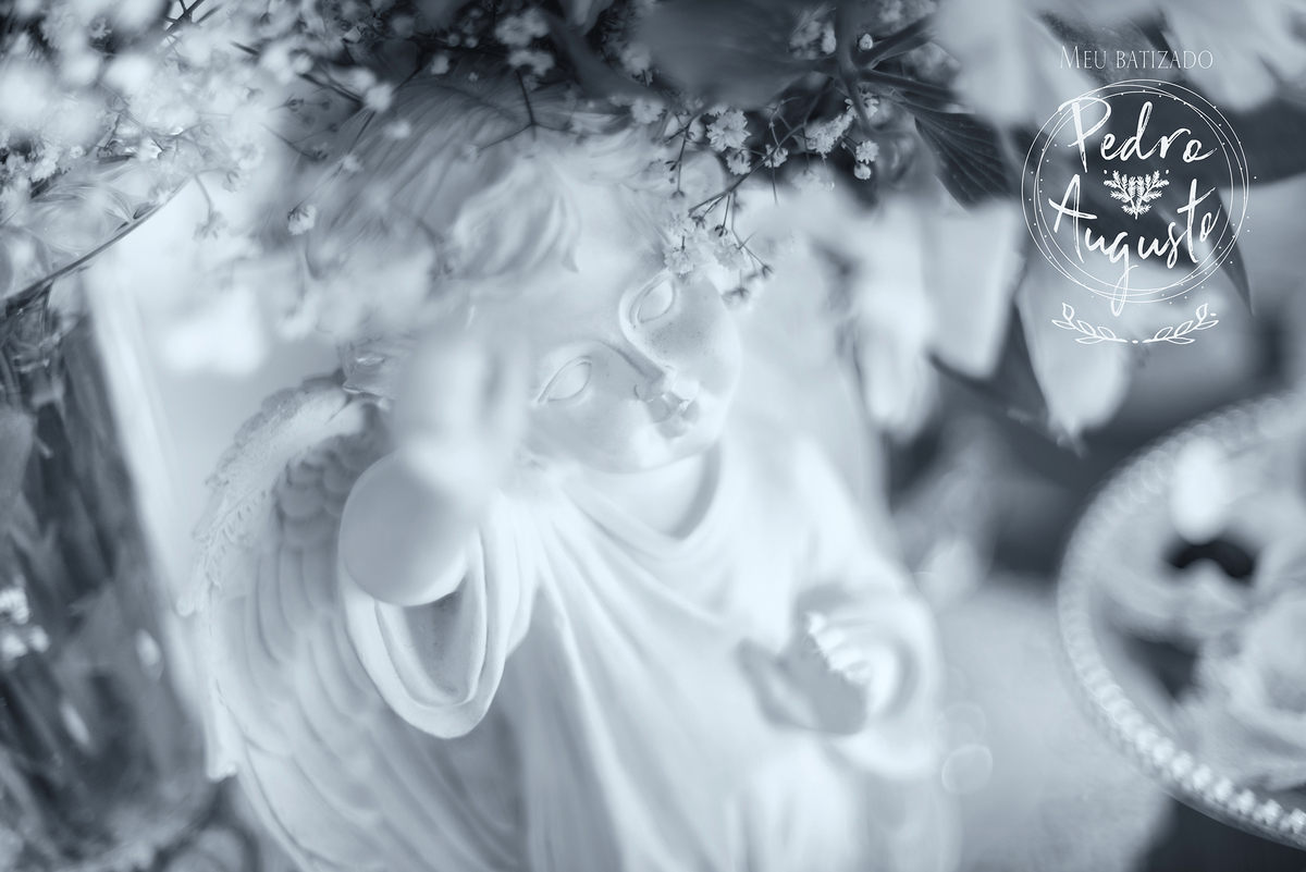 Querubim na decoração da festa de batizado após celebação