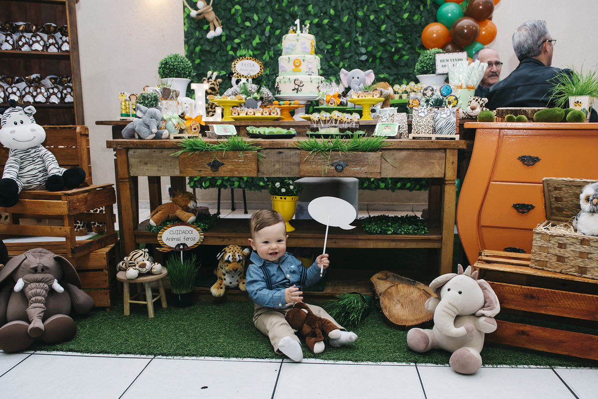 um baita evento com tema safari 