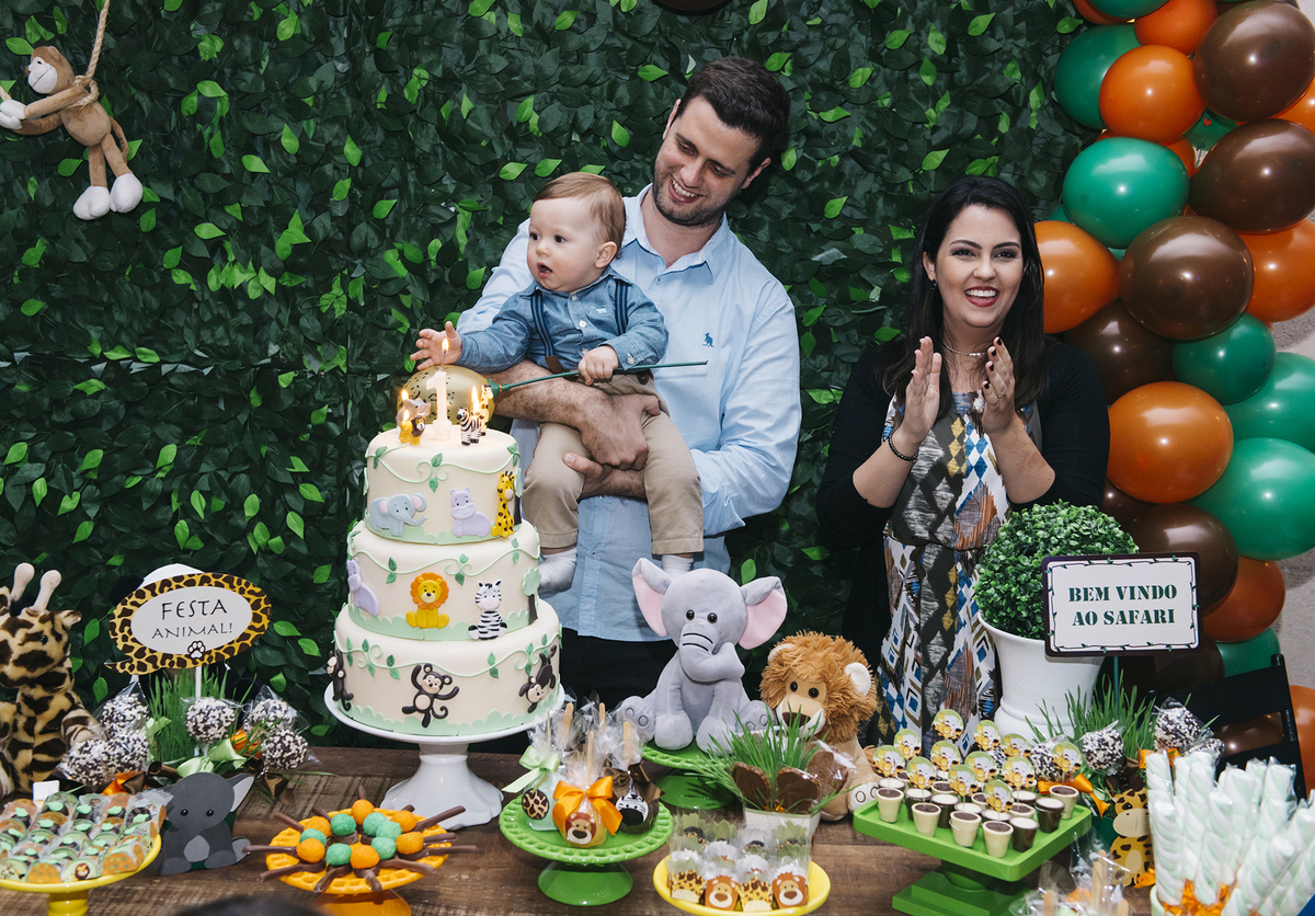 Parabéns a você com o tema Safari
 festa cheia de cores e sabore