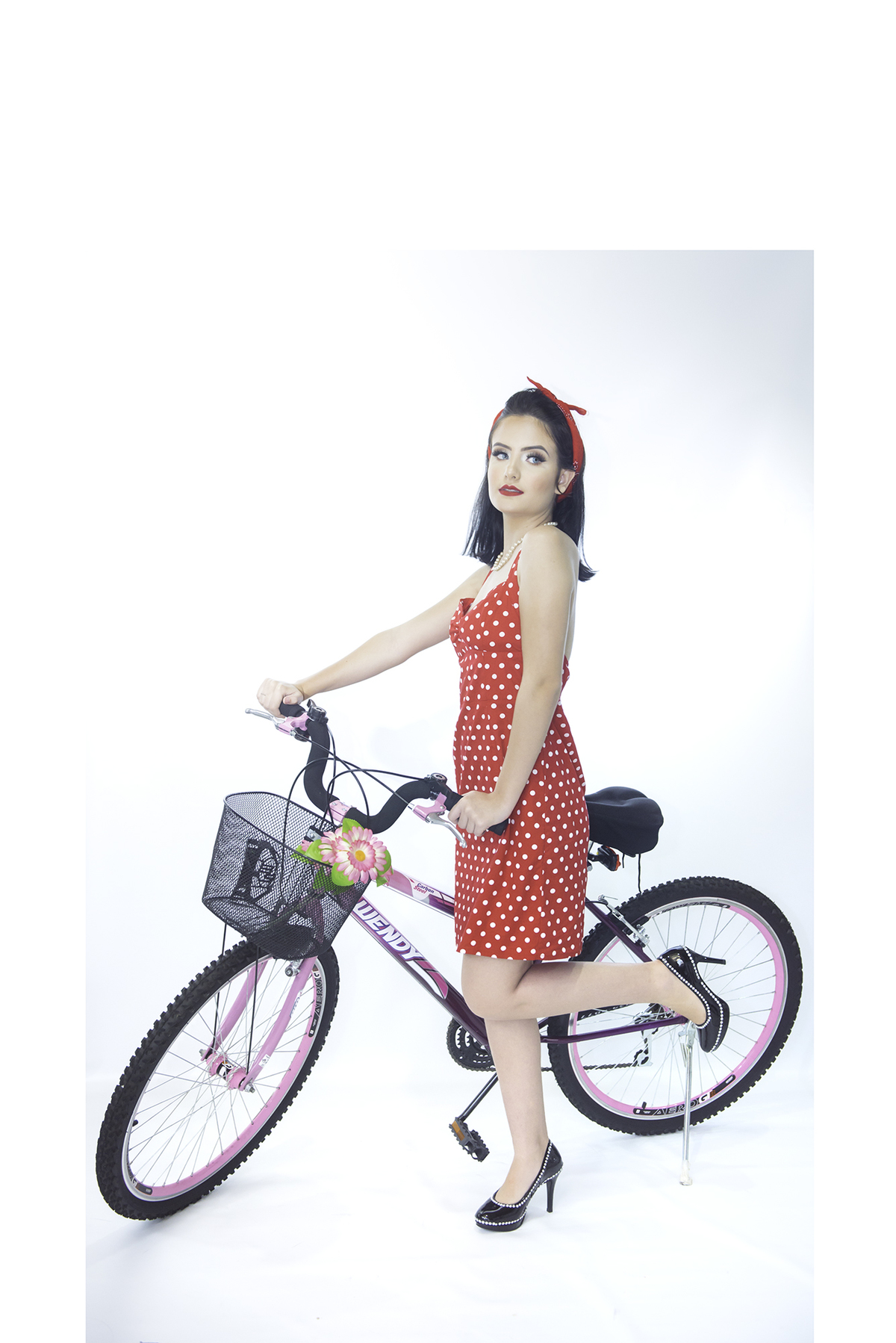 Olha só esse pisante da modelo Léa