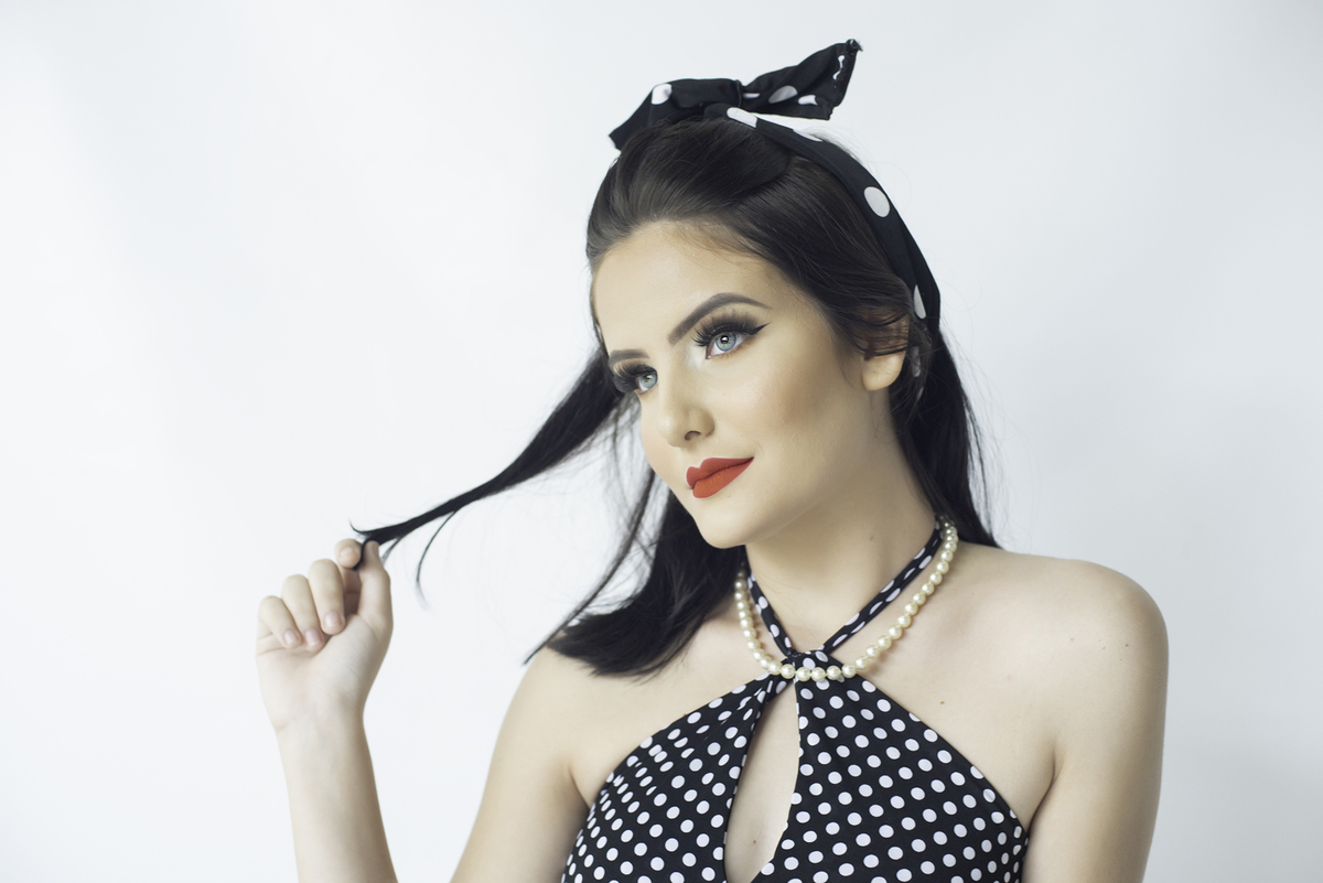 A pele deve estar impecável, os olhos, bem delineados para as fotos