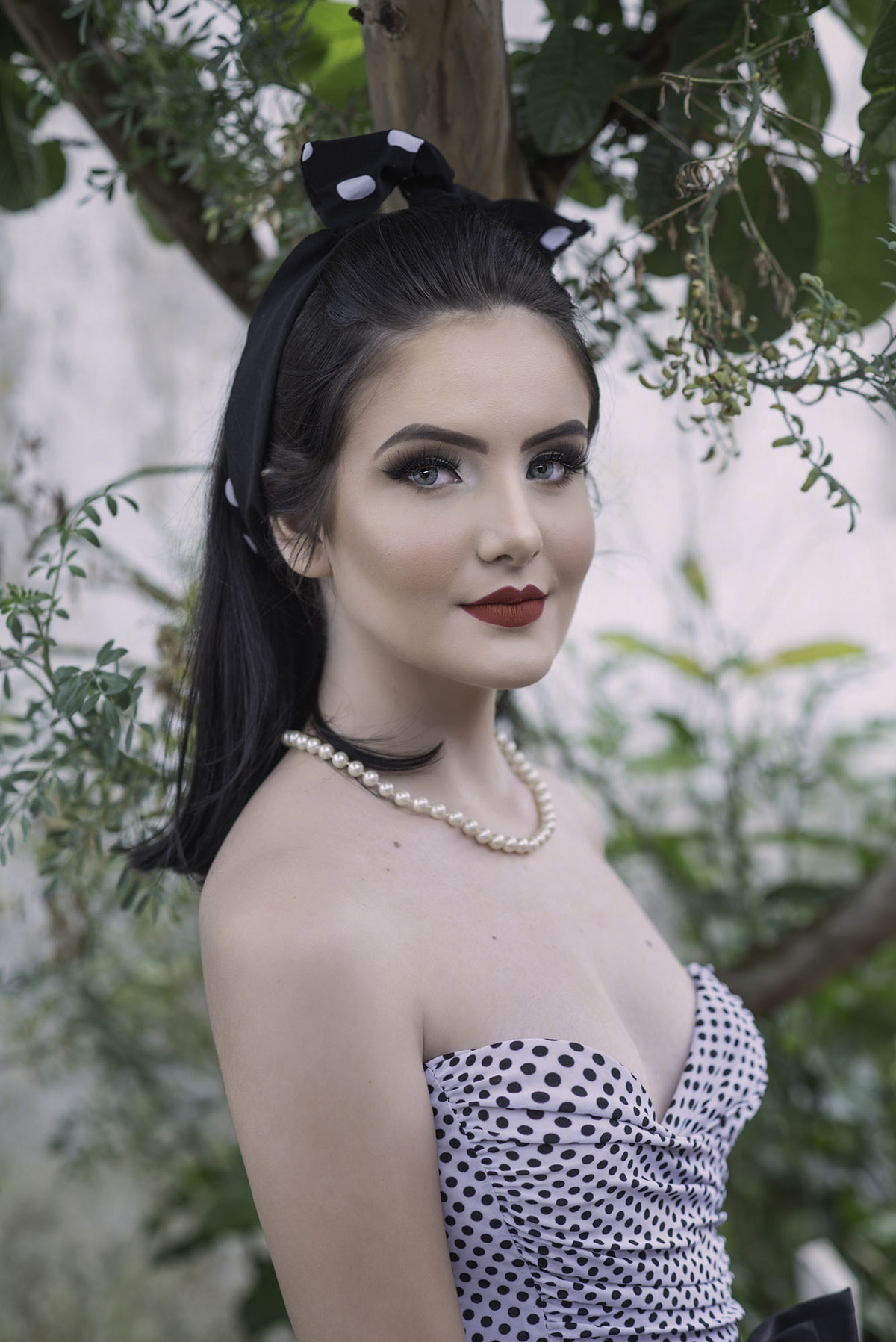 Brotinho legal sendo fotografado por Marcio Janousek no jardim