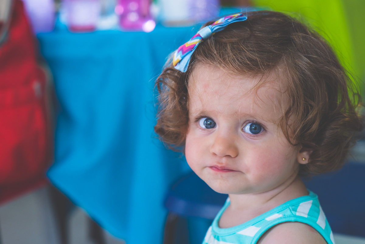 Olhos azuis facinantes desta menina