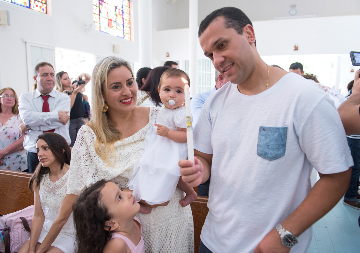 Hora da vela no batizado realizado na Capela do Fátima