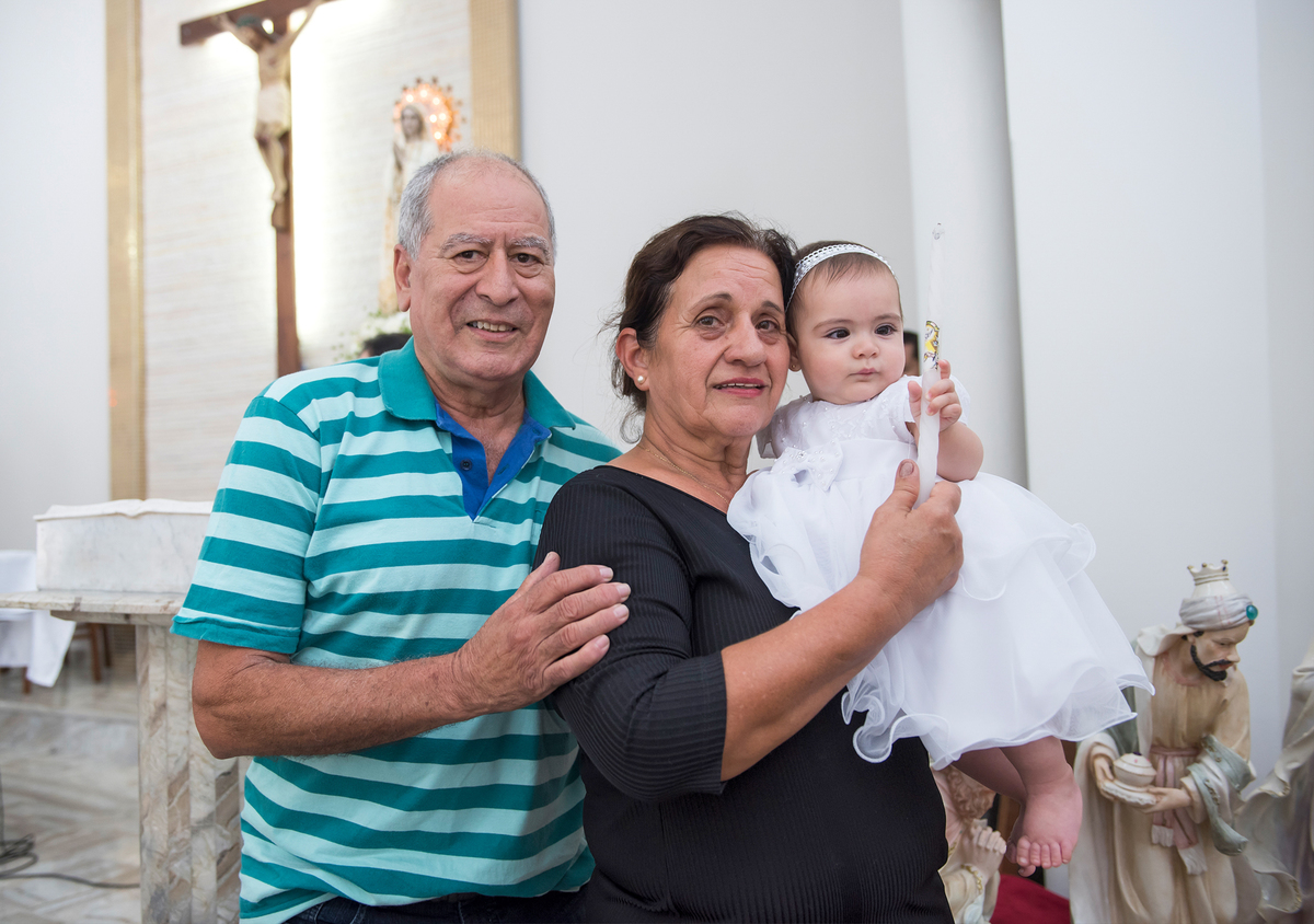 Avós com a neta posam para retrato da Janousek Photos