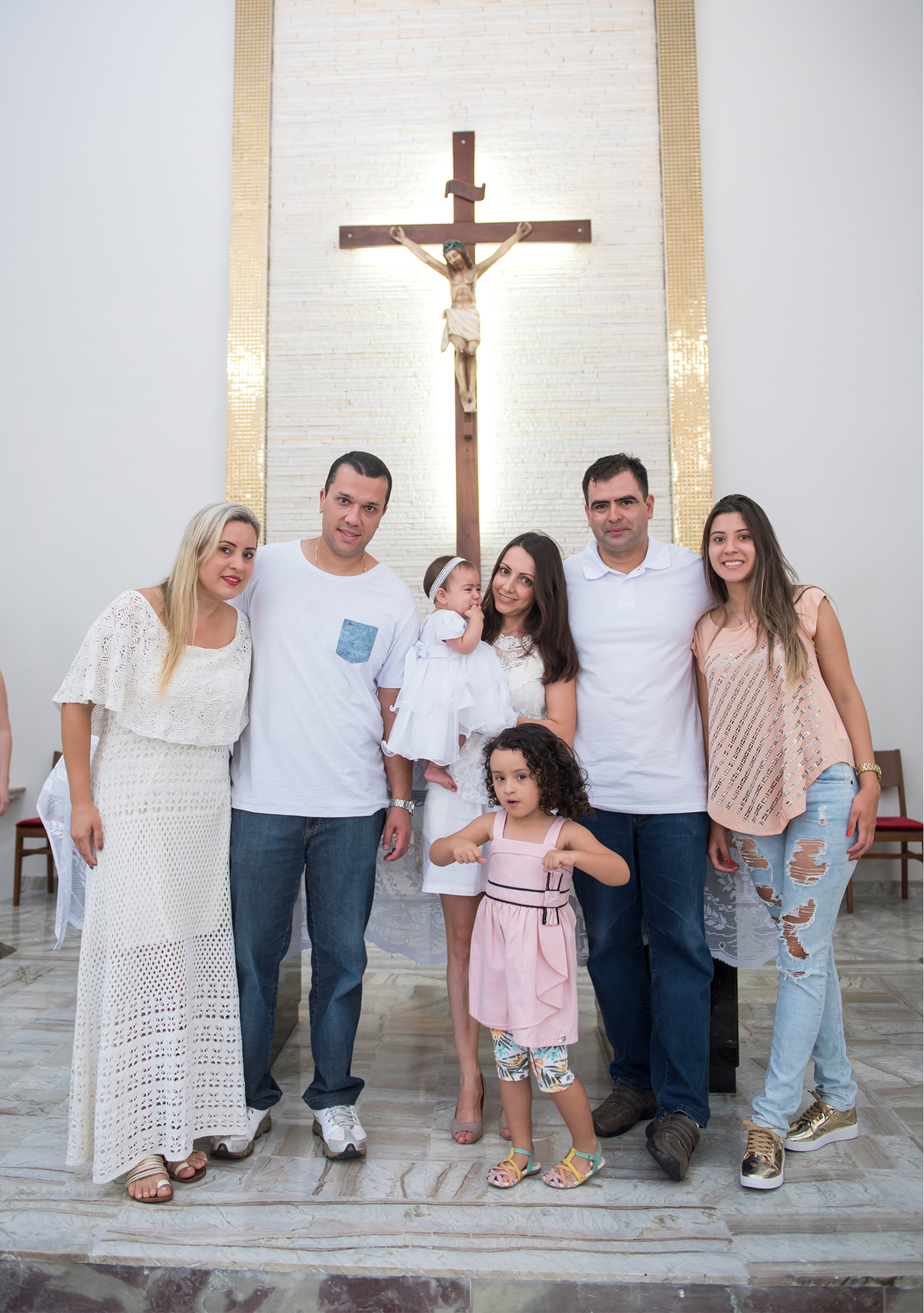 Família reunida no batizado da Júlia Lemos na Paráqui Nossa Senhora de Fátima