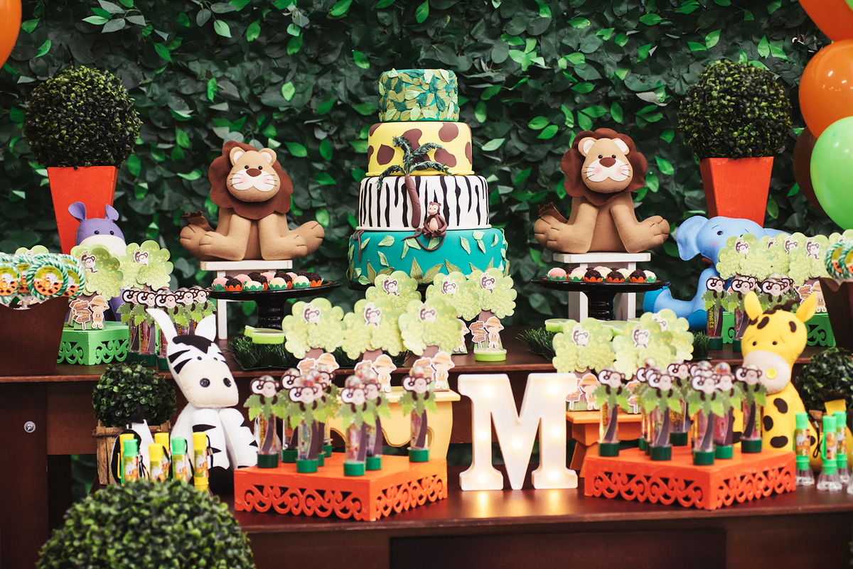 fotografia de festa infantil com decorção Safari