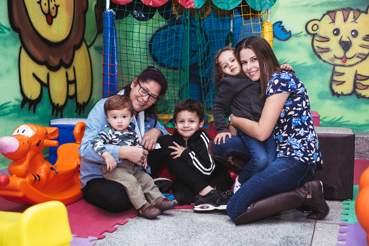 foto com a galerinho no niver de 1 ano do matheus