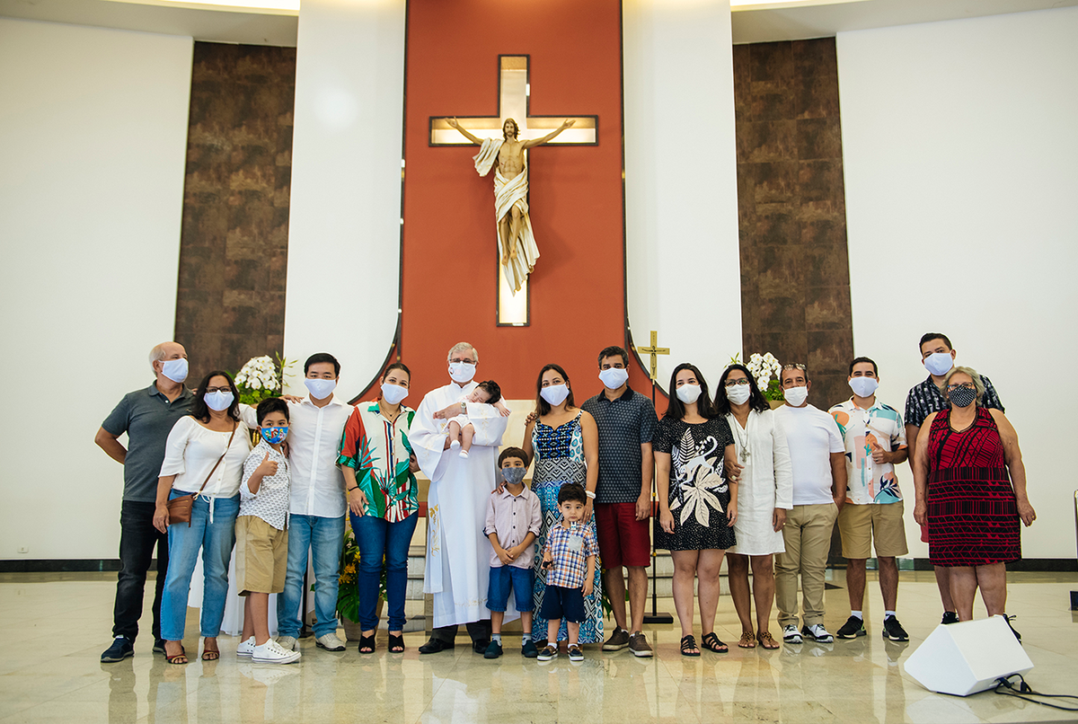 fotos de batizado tratadas e entregues em alta resolução com tratamento de luz e equilíbrio de cores.