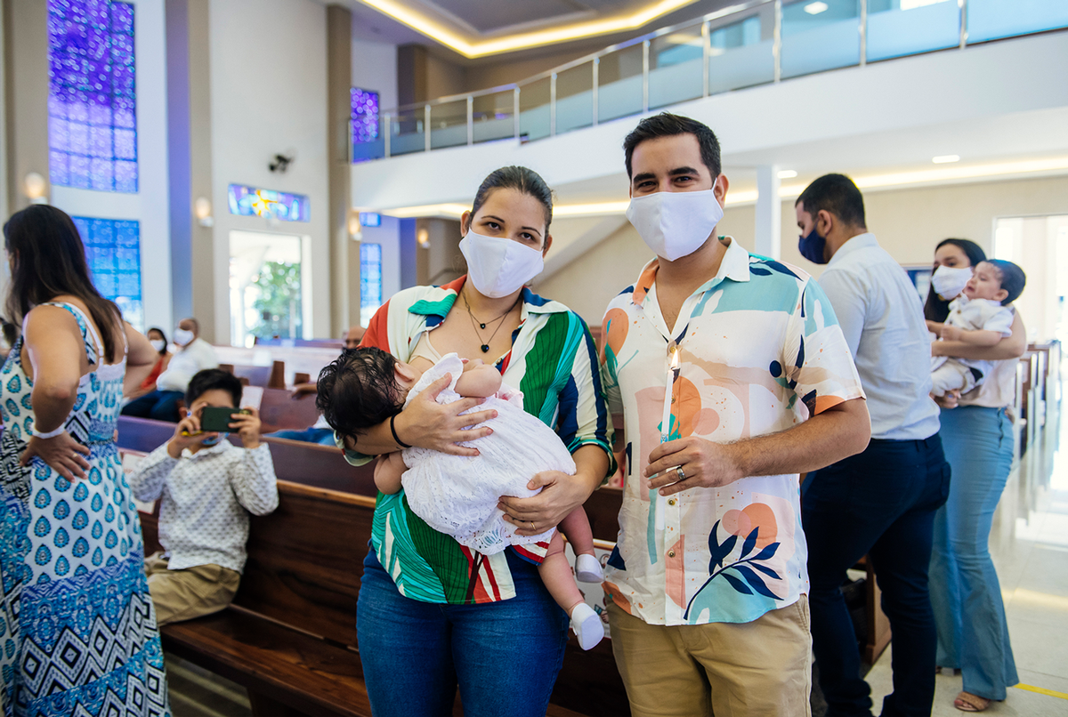 Pelo menos uma imagem mais “posada” com os pais, os padrinhos, o padre 