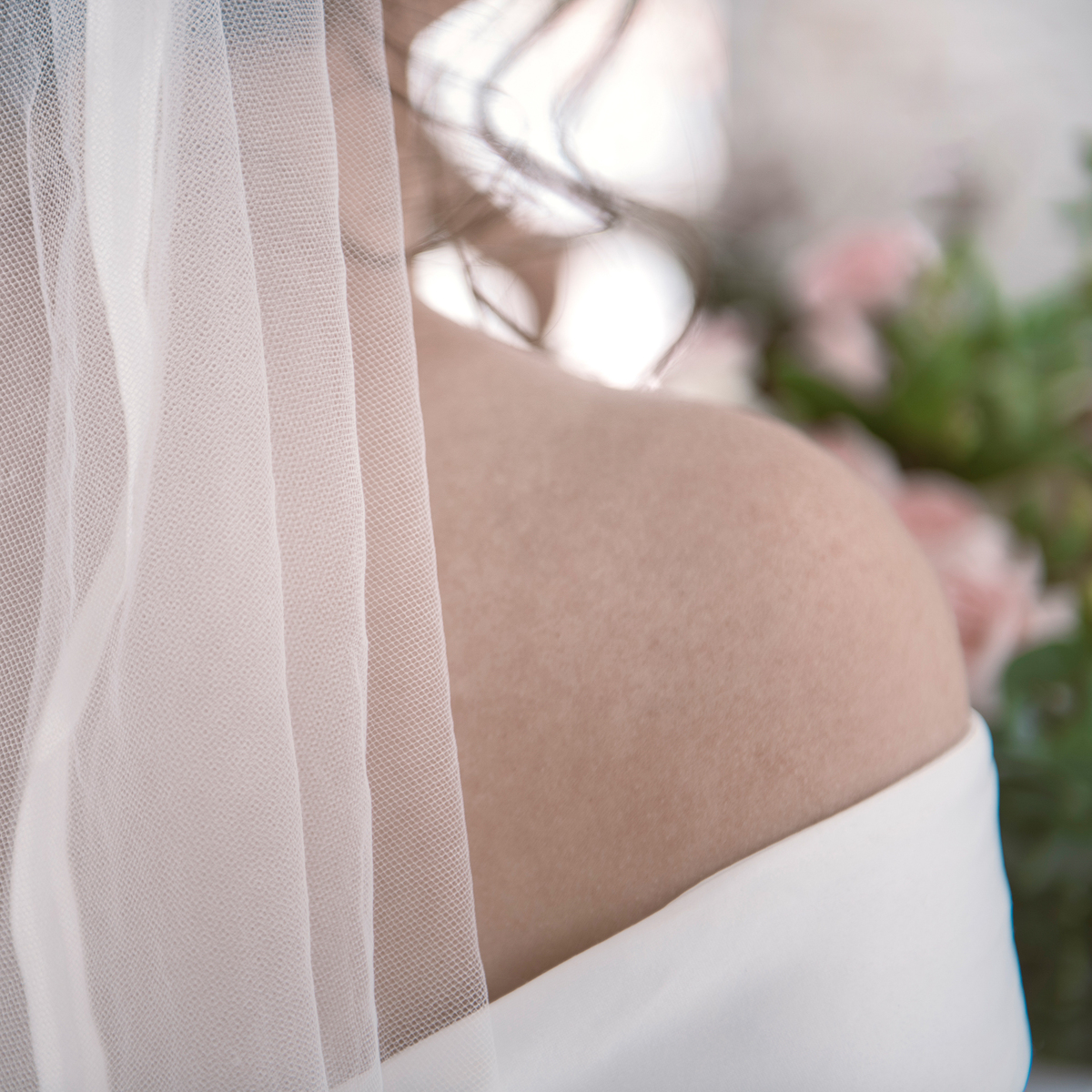 É chegado o dia de usar o penteado, acessórios e o vestido dos sonhos
