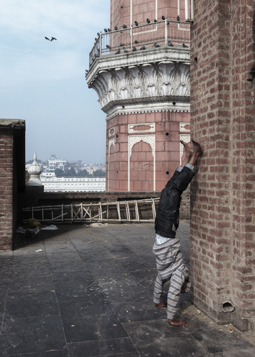 Upside down boy - Golden Temple - Amritsar - India
