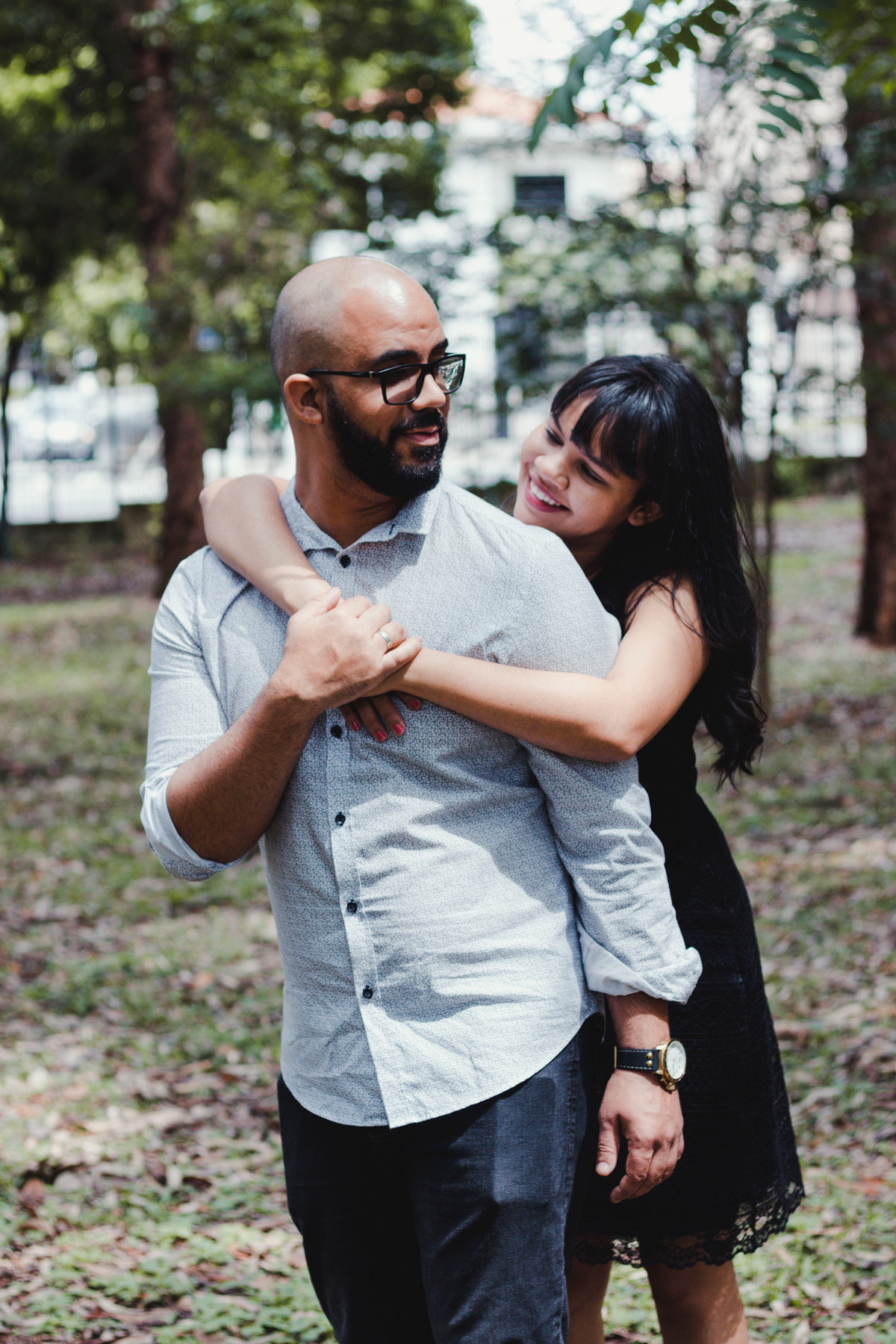 foto de casal apaixonado no parque