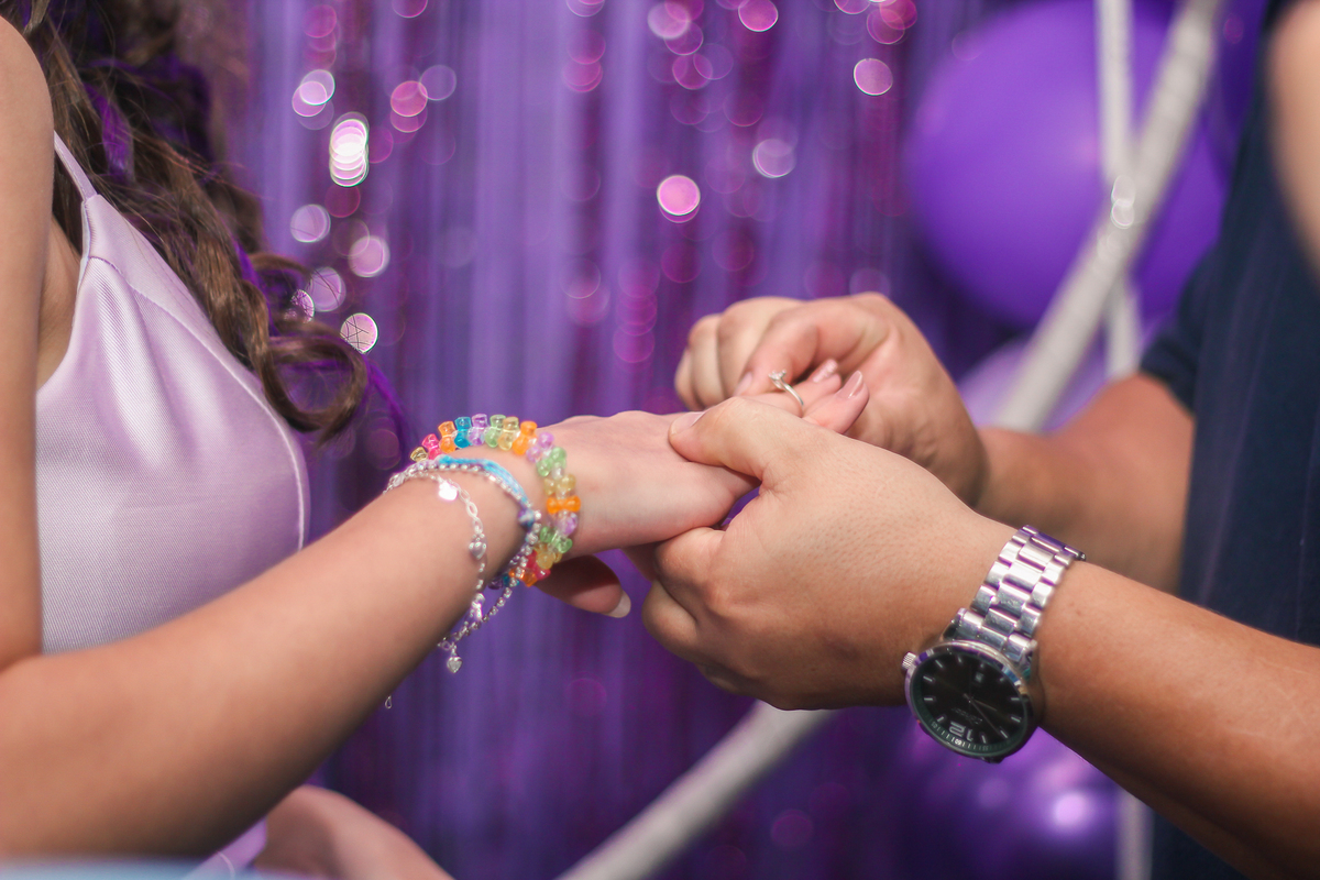 Registro do momento do 'Parabéns' durante a festa de debutante em Jundiaí