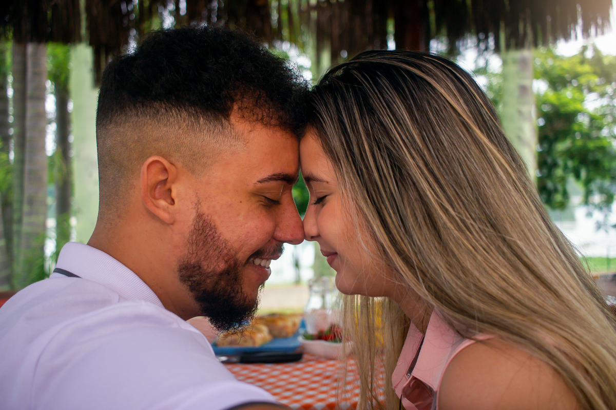 Ideias de poses para fotos de casal