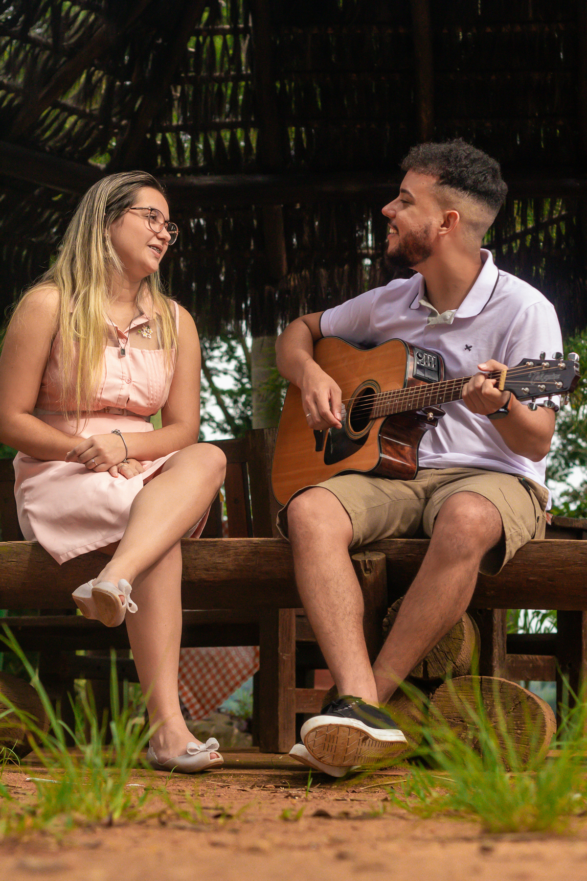 Violão nas fotos de ensaio de casal