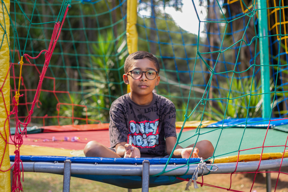 Cama elástica em festa infantil fotos