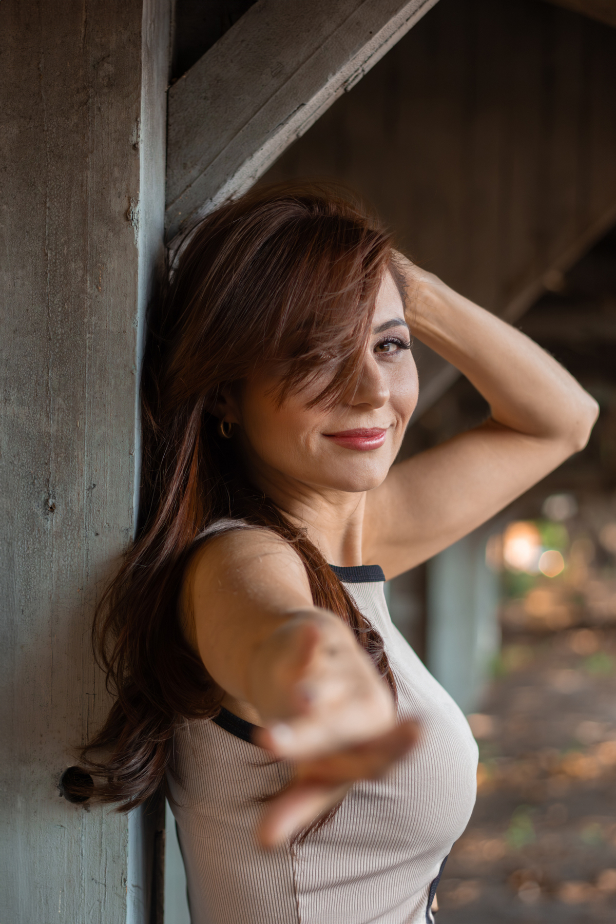 Explorando a estética única do Espaço Expressa durante o ensaio de Morgana em Jundiaí