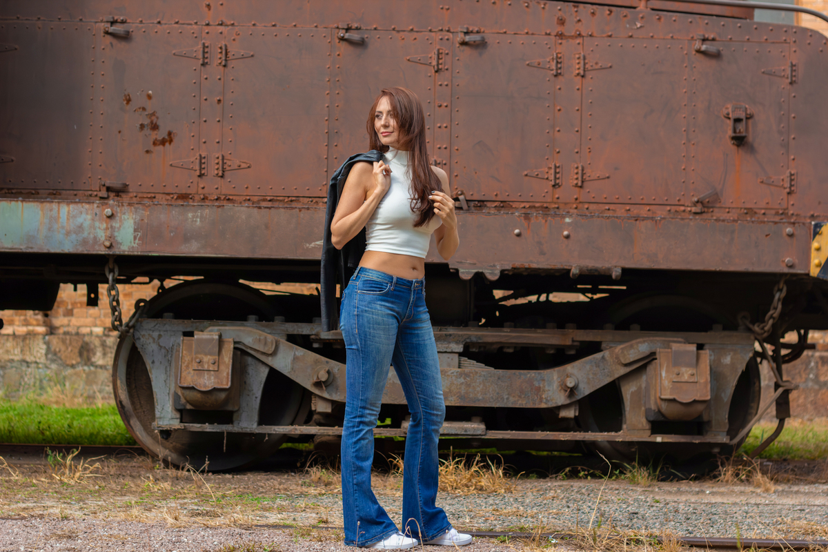 Desvendando diferentes cenários: Morgana em ação durante o ensaio fotográfico