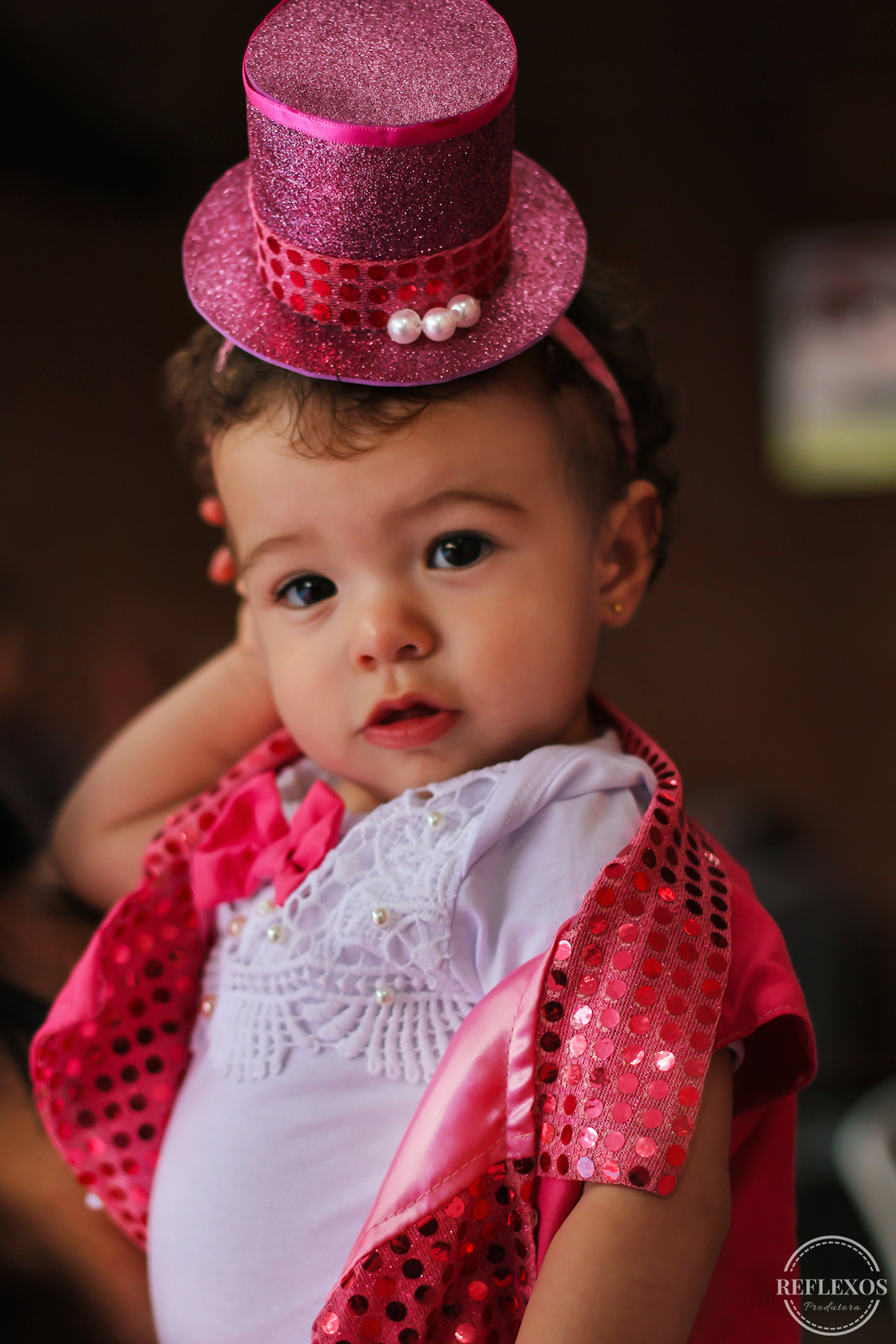 Bebê com roupa de cLook 2: Elegância e charme no segundo traje da Helena
irco rosa