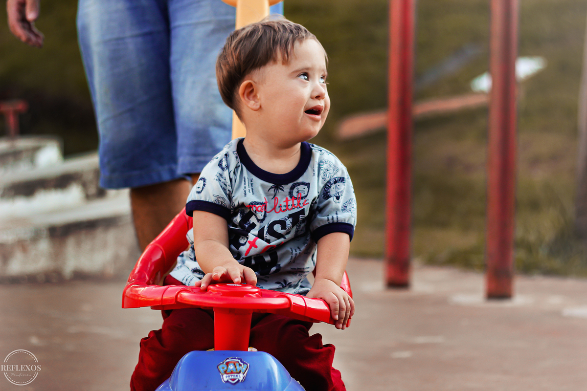 Fotografia infantil autêntica: Luan Fernando sendo ele mesmo em cada foto