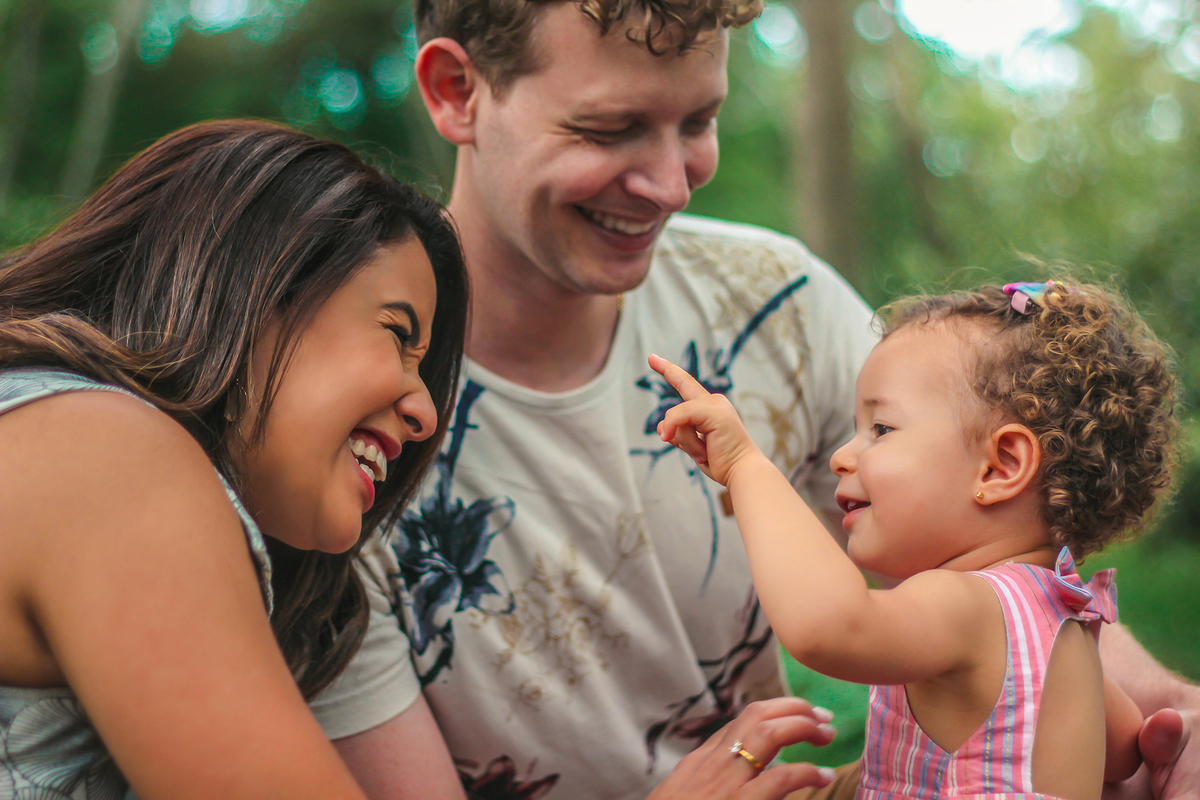 Beleza natural: Ensaio fotográfico em família em um cenário deslumbrante