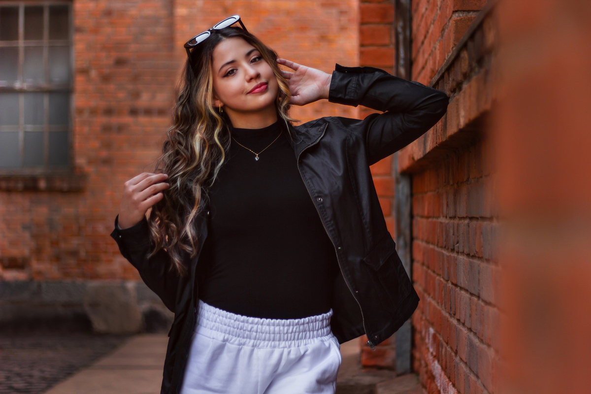 Beleza em Cada Detalhe: Ana Júlia Brilha em Seu Ensaio Fotográfico de 15 anos