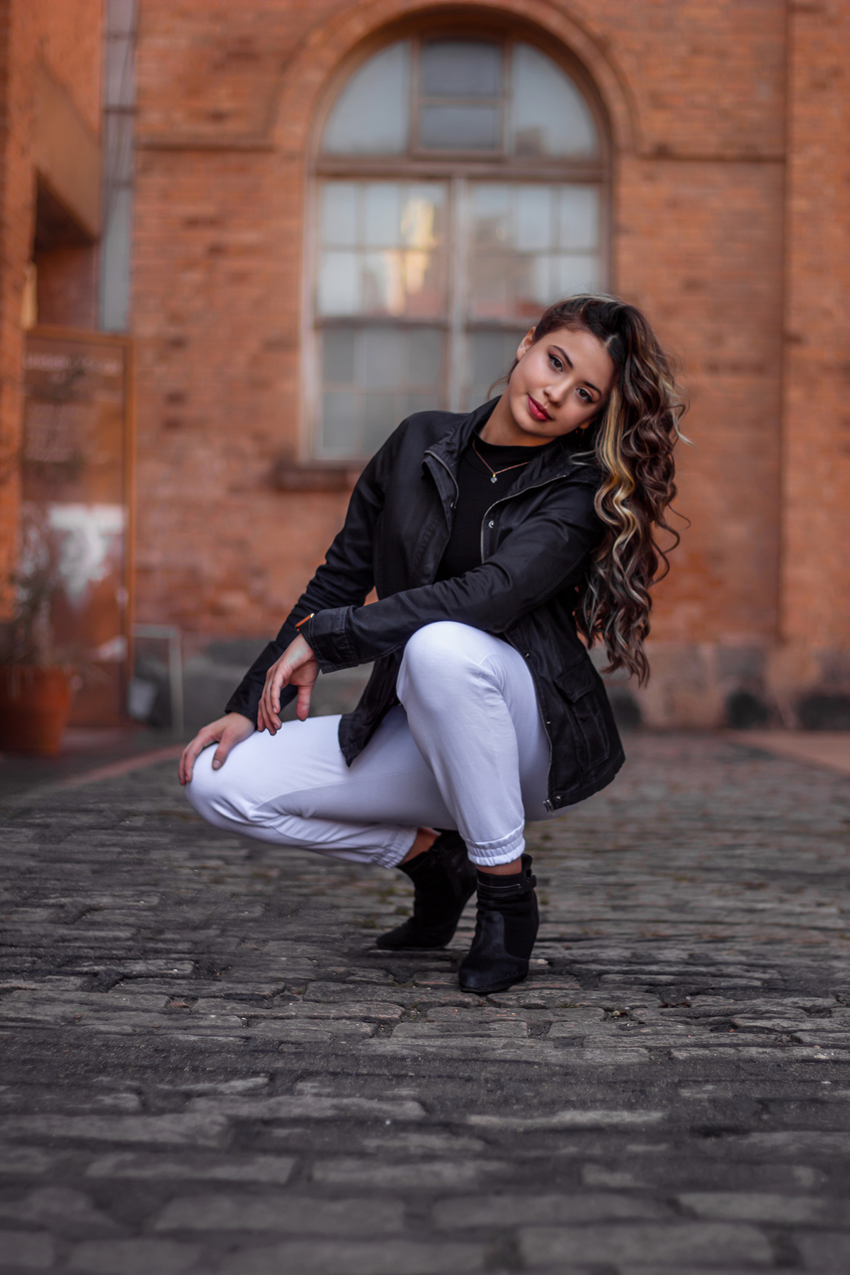 Clássico e Charmoso: Ana Júlia Deslumbra em Seu Ensaio Fotográfico de debutante