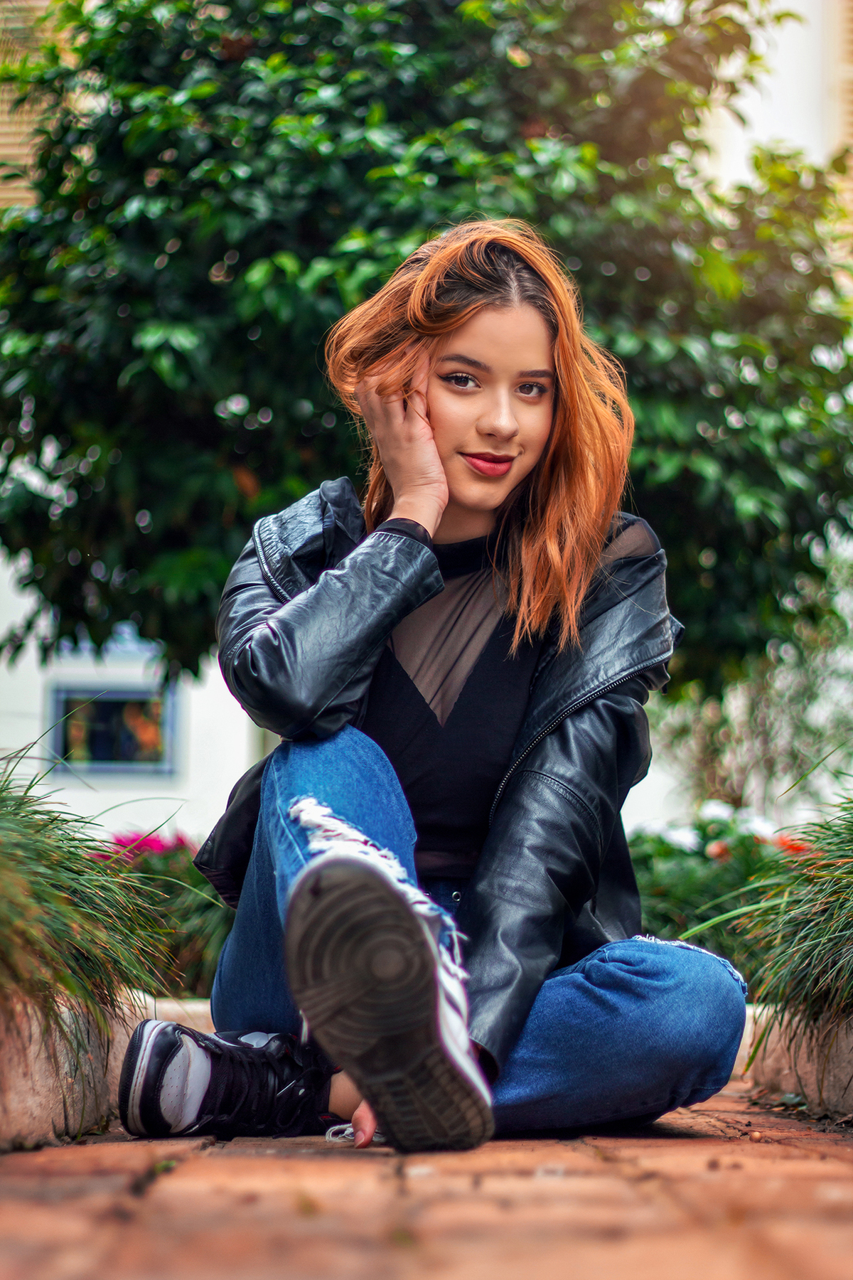 Vibrações Urbanas: Laura Brilha em Seu Ensaio Fotográfico