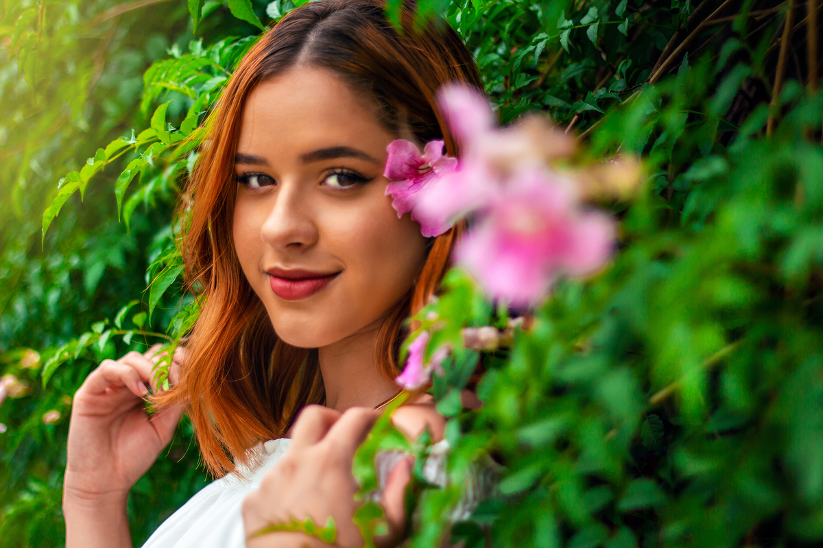 Saxofone e Sensibilidade: Laura em Seu Ensaio Fotográfico