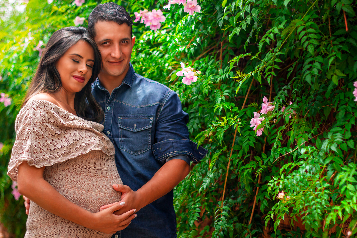 Elegância e sofisticação neste ensaio de gestante histórico